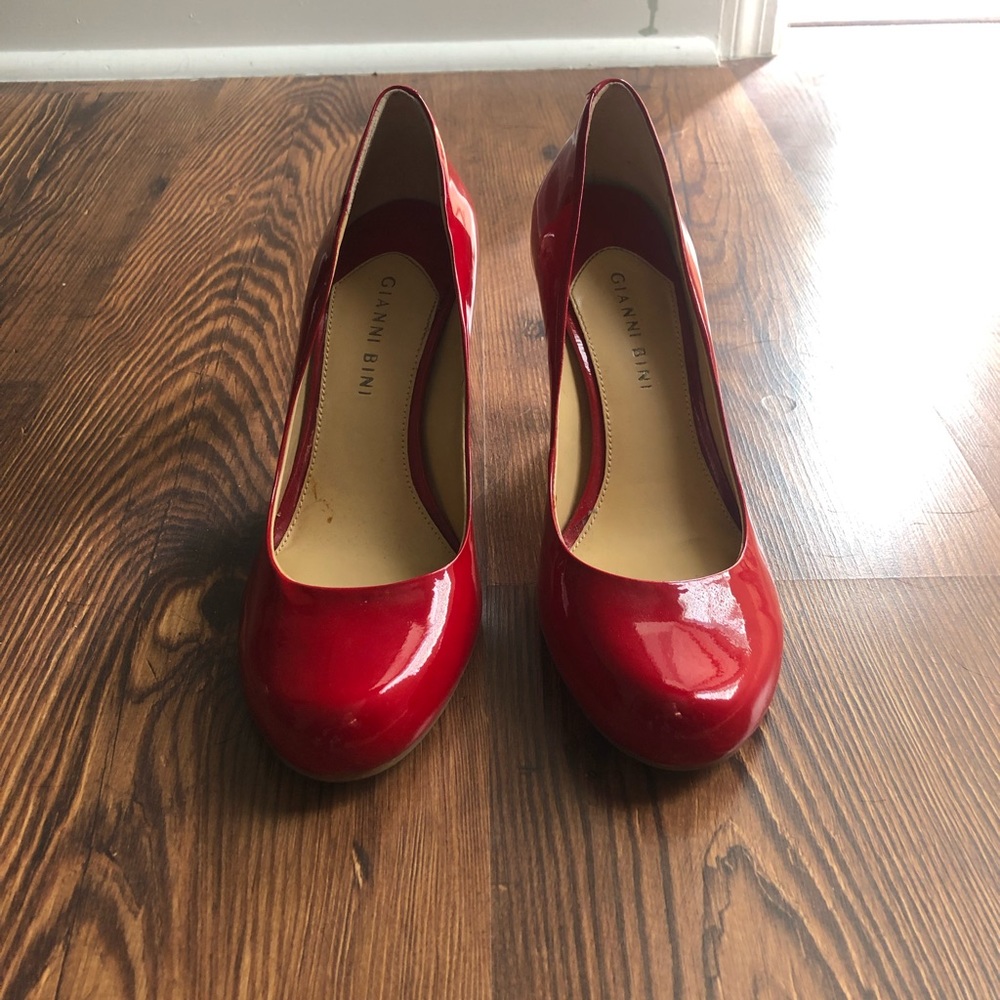 GB: Great condition! Minimal wear!